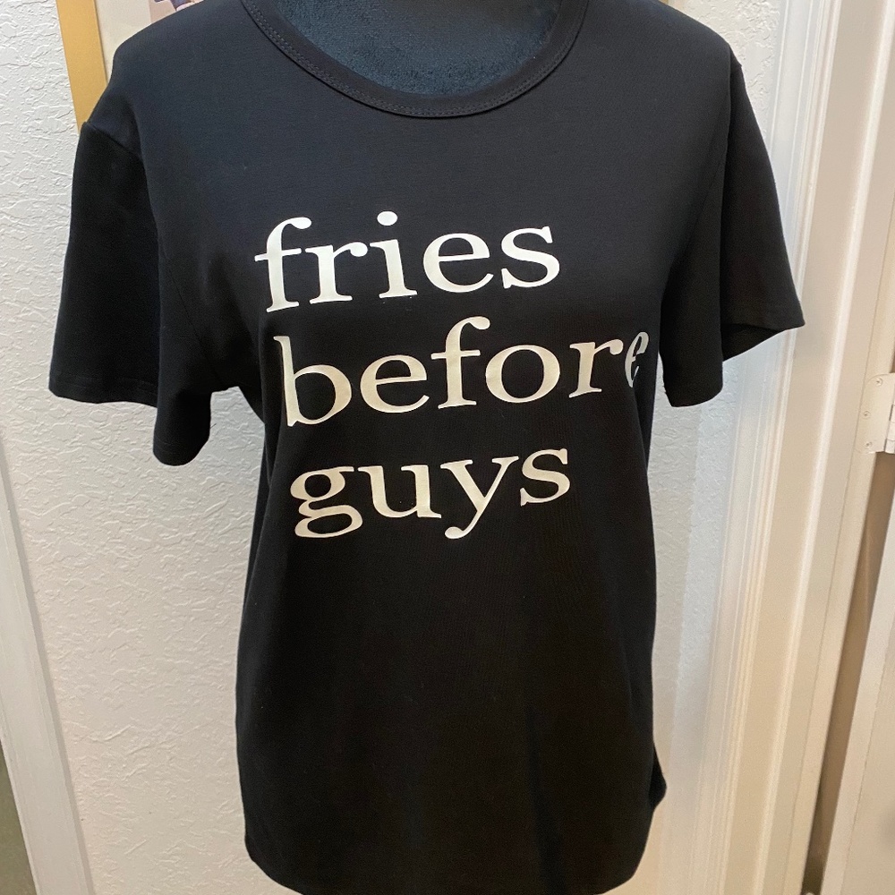 T-Shirt, FRIES BEFORE GUYS,‎ Size M, NEW